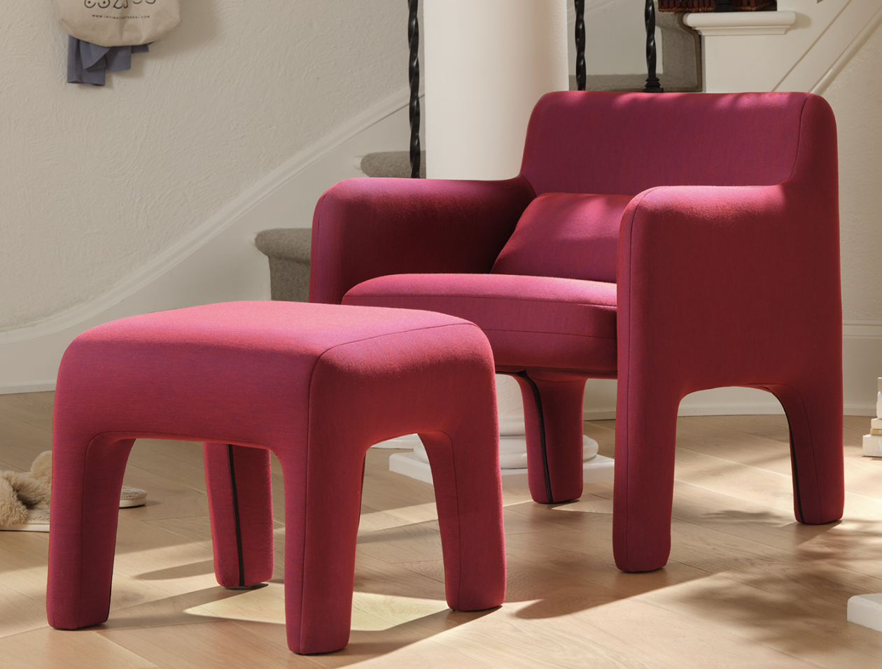  Aril Chair.